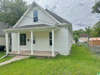 1512 W 2nd St, Sioux City, IA 51103