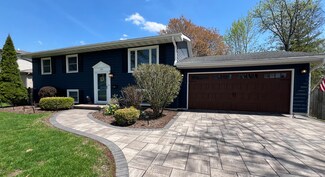 1108 Emerald Dr, Naperville, IL 60540