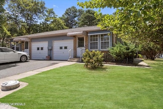 12 Ivy Ct Unit B, Whiting, NJ 08759