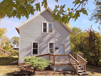518 S 7th St, Burlington, IA 52601