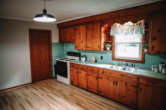 606 S Market St, Paris, TN 38242