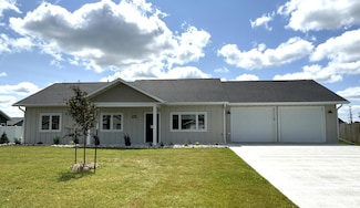 506 Lincoln St SE, Warroad, MN 56763