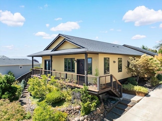 4351 Vista Pointe Dr, Medford, OR 97504