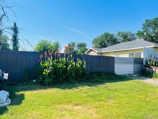 2715 Lenway St, Dallas, TX 75215