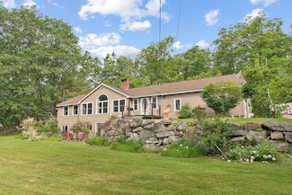 10 Rock and Hard Place, Baldwin, ME 04024