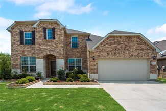 8001 Ponwar Dr, Fort Worth, TX 76131