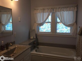 723 N 13th St, Clarinda, IA 51632