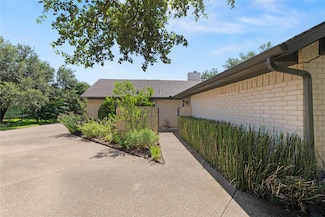 5963 River Bend Dr, Benbrook, TX 76132