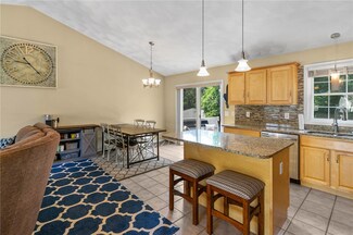 50 Lemac St, Warwick, RI 02889