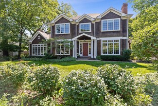715 E Scranton Ave, Lake Bluff, IL 60044
