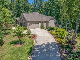141 Tarnhill Dr, Flat Rock, NC 28731