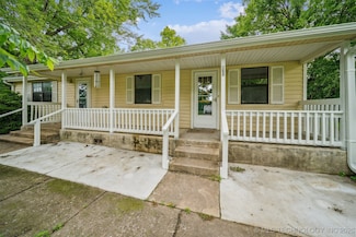 825 SE 22nd St, Pryor, OK 74361