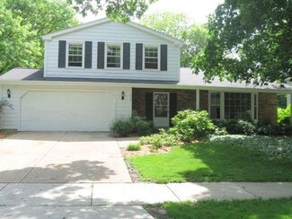 1540 Chippewa Dr, Naperville, IL 60563