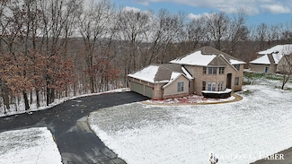 6754 Chancery Dr SE, Alto, MI 49302