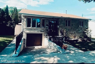 71 Eltinge St, Staten Island, NY 10304