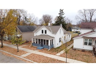 215 N Maple St, Chaska, MN 55318
