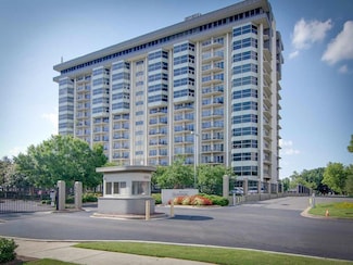 655 S Riverside Dr Unit 1103, Memphis, TN 38103
