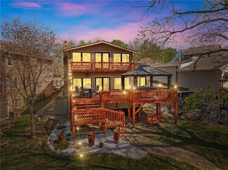 15 Emerald Shore Dr, Blue Springs, MO 64015