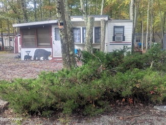 117 Woodpecker Ln, Shohola, PA 18458