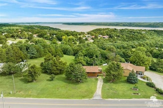 7204 Hi-View Dr, Manhattan, KS 66503