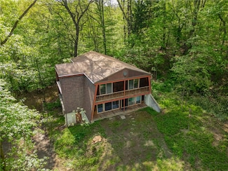 1445 E Cruikshank Rd, Valencia, PA 16059