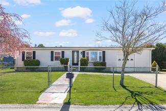 16 Massachusetts Ave, Middletown, RI 02842