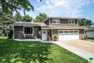 1502 Mercury Dr, Hinton, IA 51024