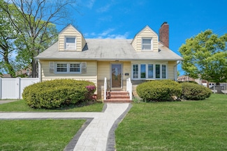 161 Grand Ave, Freeport, NY 11520