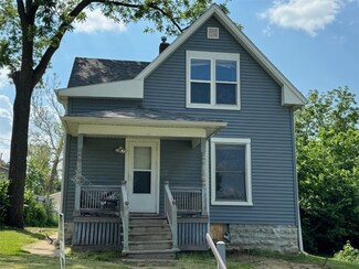 264 12th St NW, Cedar Rapids, IA 52405