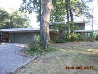 12 Longwood Ct, Elkhart, IN 46516