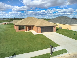 5818 Coldspring Ln, Bartlesville, OK 74006