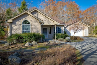 40 Ridgeway Dr, Bar Harbor, ME 04609