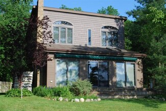 264 E Gull Lake Dr, Augusta, MI 49012