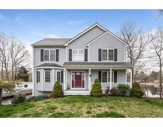 4 Lark Ln, Assonet, MA 02702