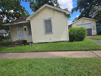 1609 Cavalcade St, Houston, TX 77009