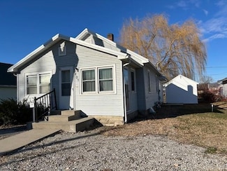 404 7th St, Belle Plaine, IA 52208