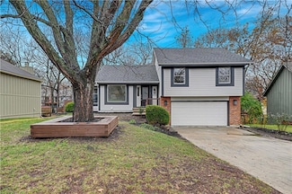 9318 Greenway Ln, Lenexa, KS 66215