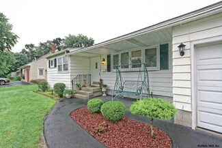 18 Jeffrey Ln, Albany, NY 12211