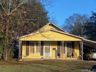 716 W 6th St, Hope, AR 71801
