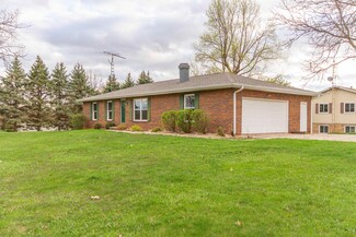 8864 Quail Ridge Ct, Dubuque, IA 52003