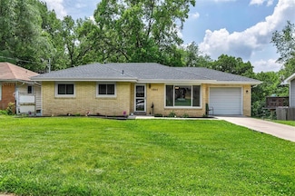 2904 Shadyoak Dr, Des Moines, IA 50310