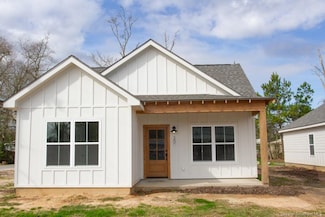 209 Frazier St, Dequincy, LA 70633