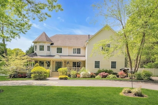 255 Seneca Ave, Dix Hills, NY 11746