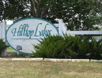 27 Hickory Ln, Hilltop Lakes, TX 77871