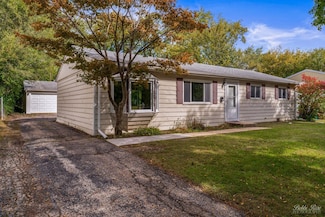 412 Cherry Valley Rd, Vernon Hills, IL 60061