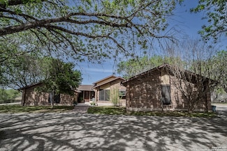 1907 Fm 465, Marion, TX 78124