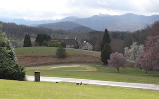 106A Mountain Harbour Dr, Hayesville, NC 28904
