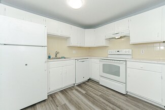 1 Karena Dr Unit 4, Taunton, MA 02780