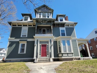 172 Nesmith St Unit 1, Lowell, MA 01852