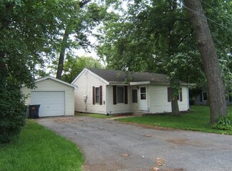 774 Riverlane Dr, Lake Station, IN 46405